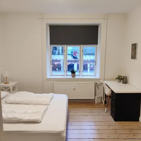 Bright Near Harbor And Pedestrian Street شقة