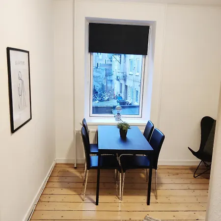 Bright 2 Bedroom On Superb Location Aalborg