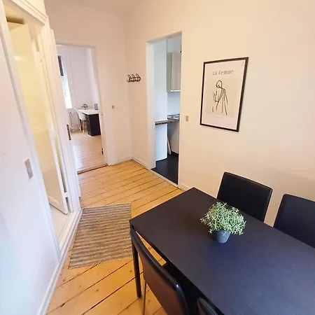 Bright 2 Bedroom On Superb Location Διαμέρισμα *